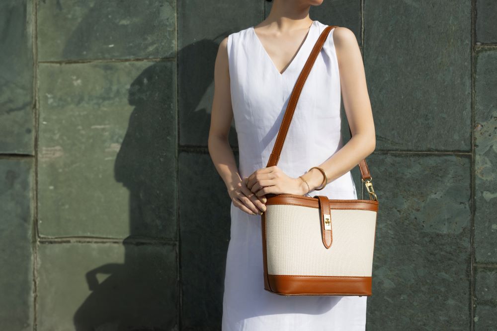 Chic City Bucket - Brown.