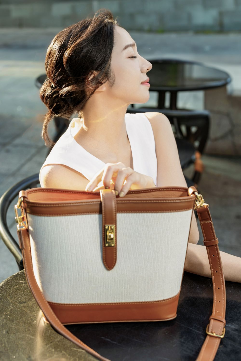 Chic City Bucket - Brown.