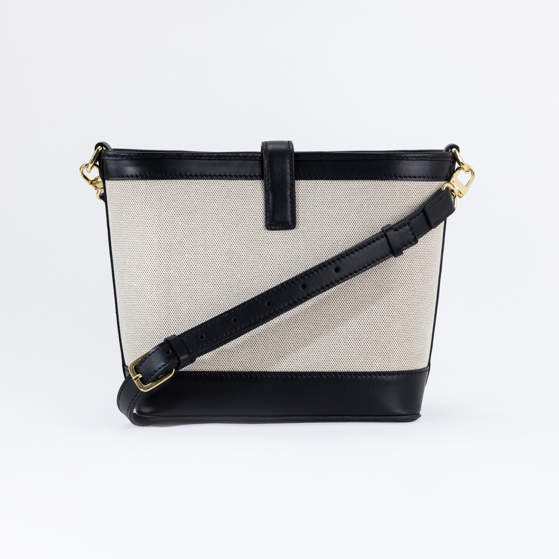 Chic City Bucket - Black.