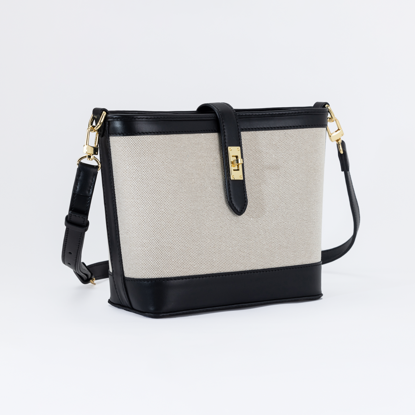Chic City Bucket - Black.