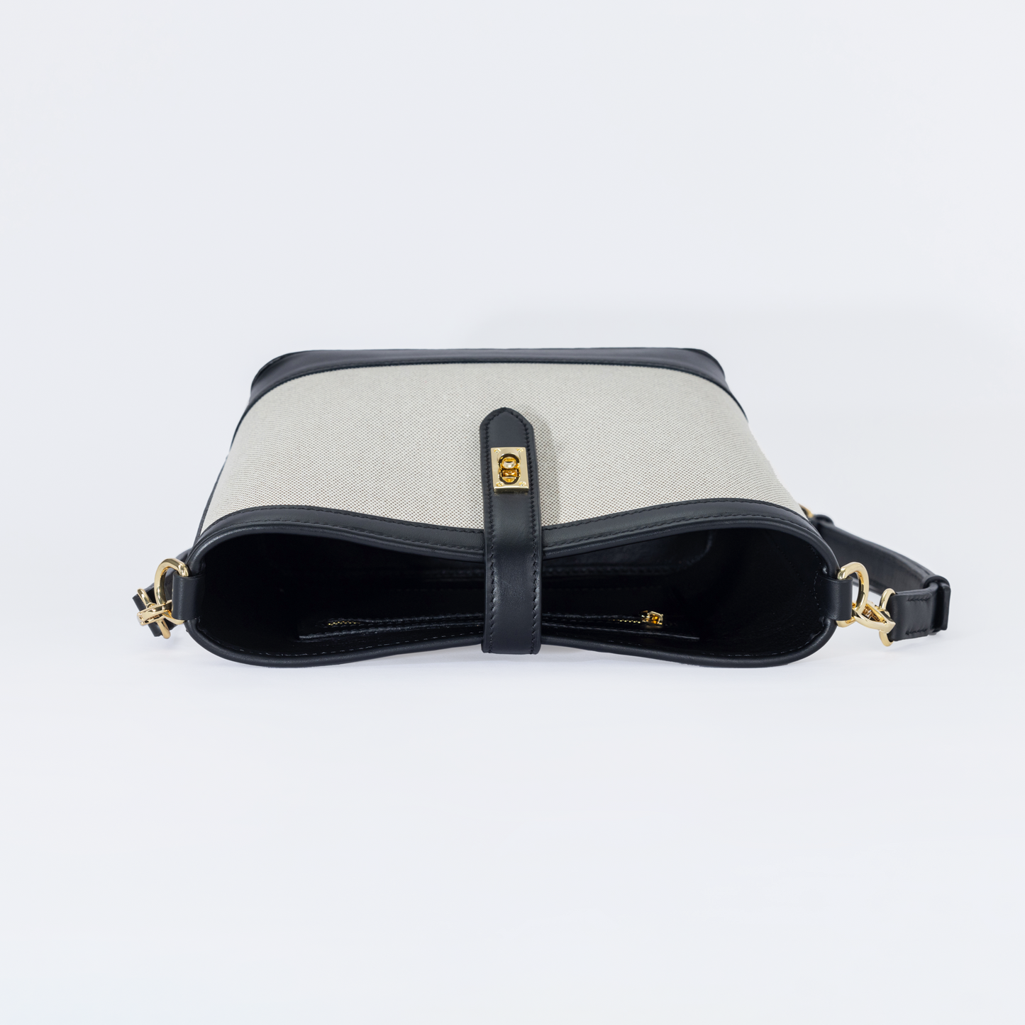 Chic City Bucket - Black.