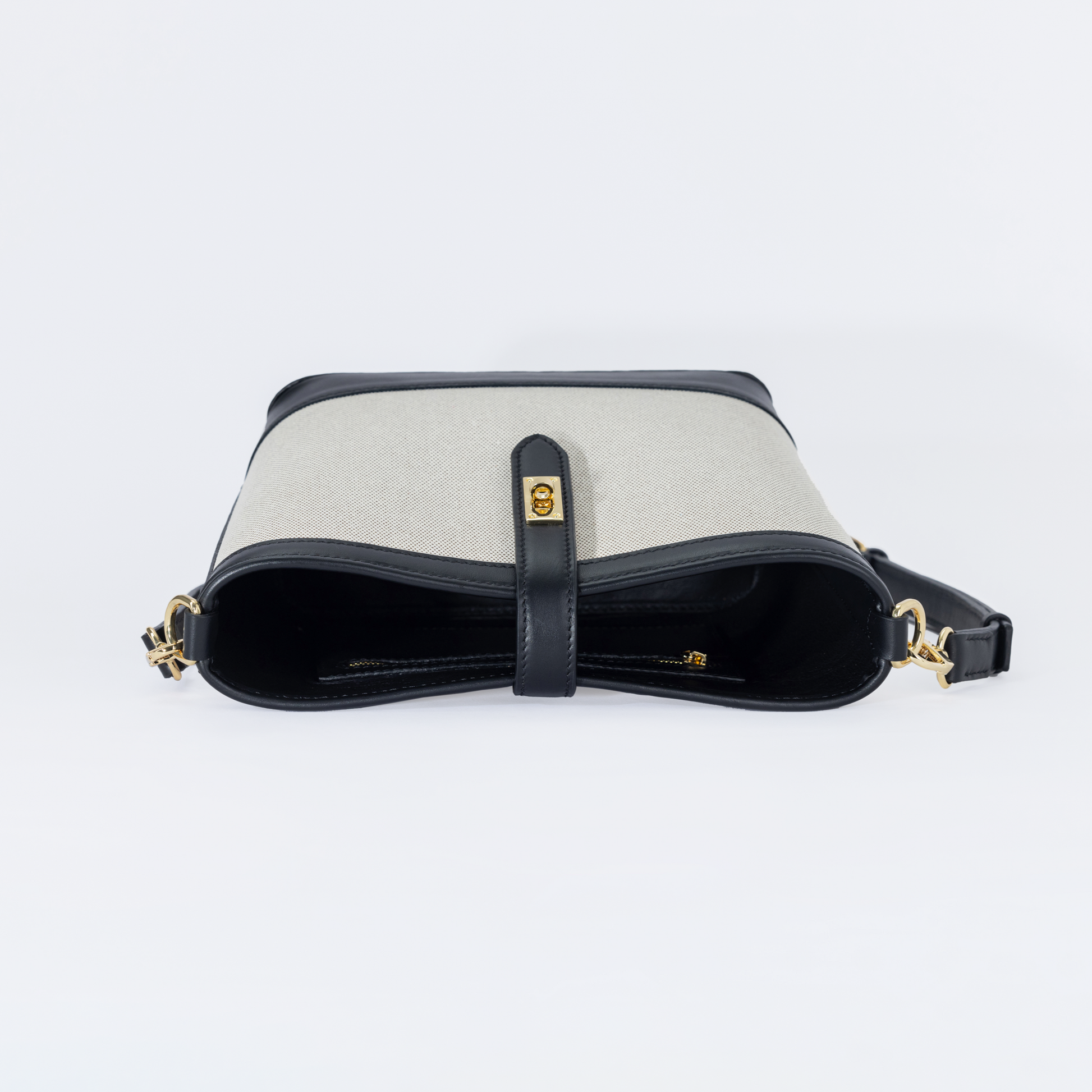 Chic City Bucket - Black.