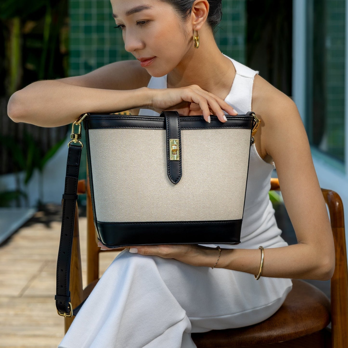 Chic City Bucket - Black.