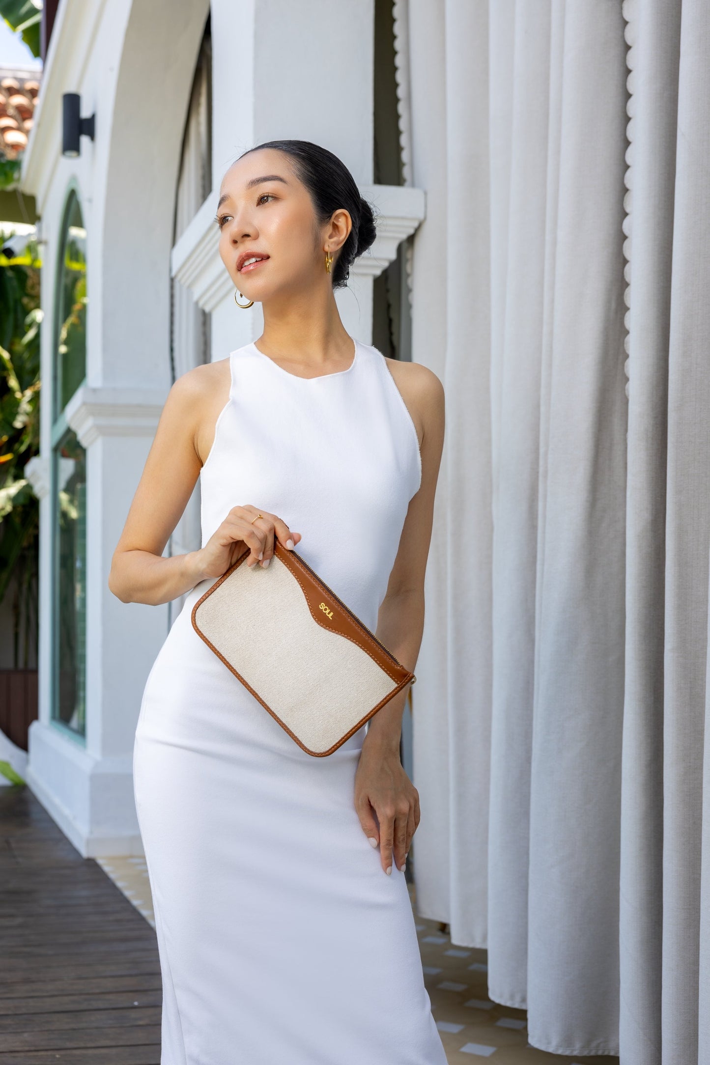 Sleek Silhouette Clutch - Brown.
