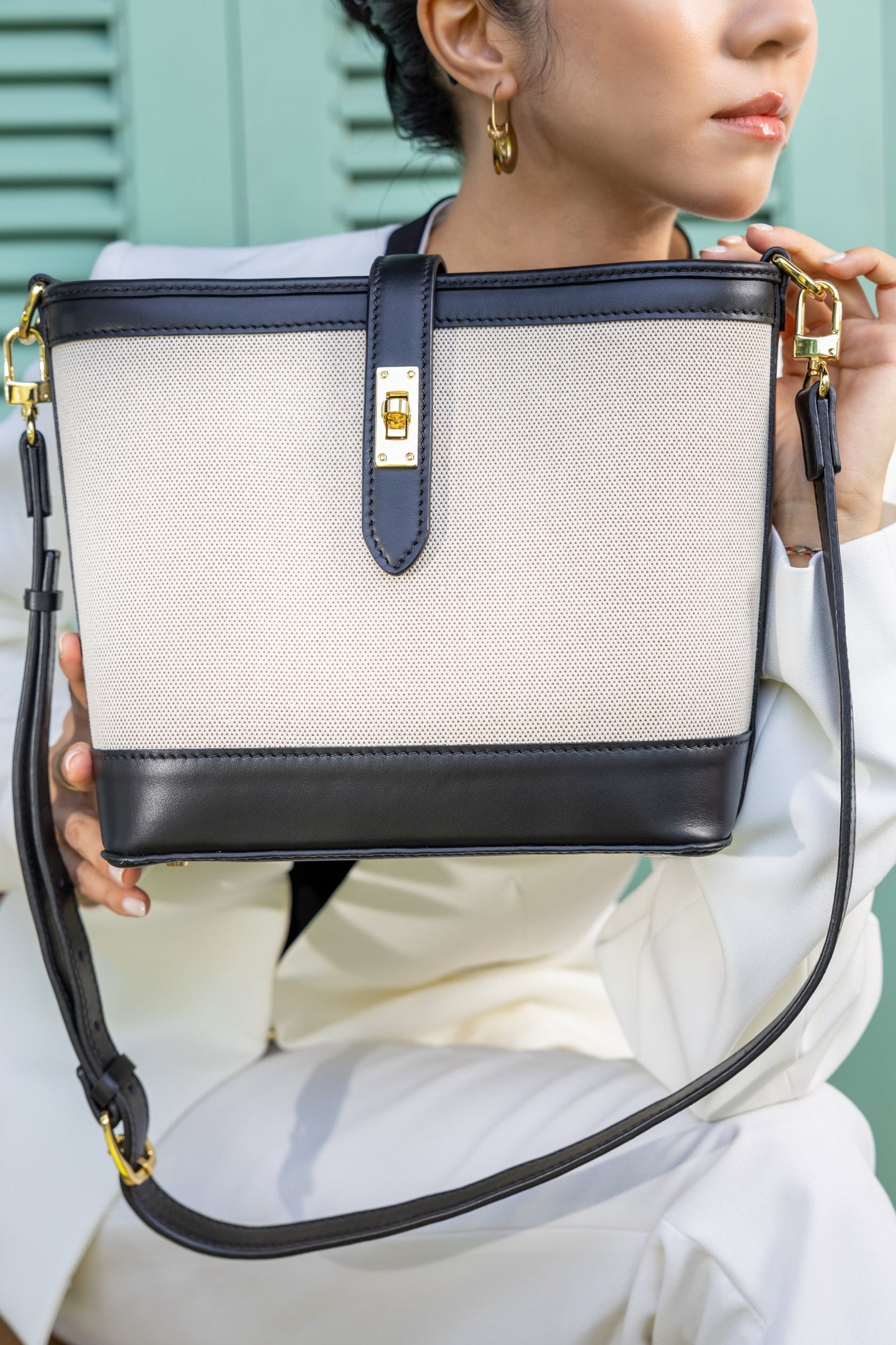 Chic City Bucket - Black.