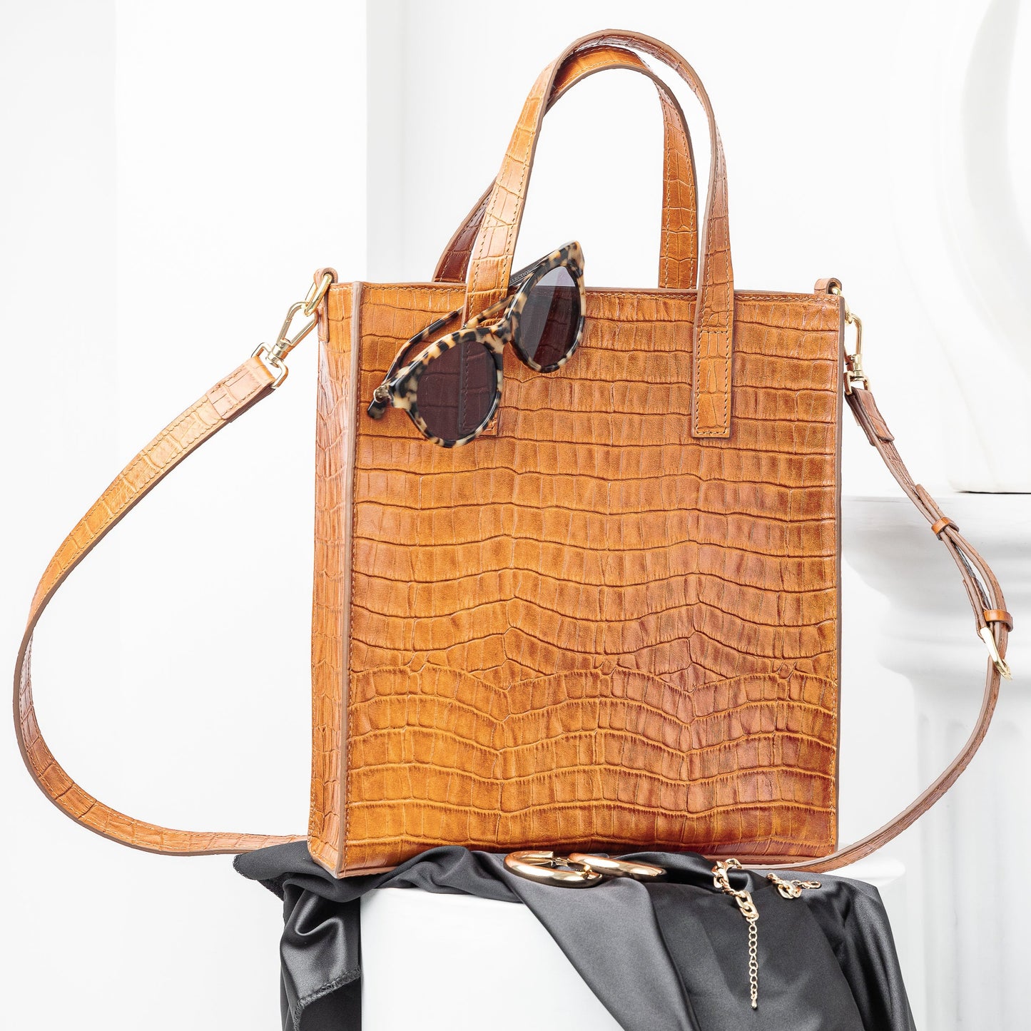 Lily Medium Tote Bag - Brown
