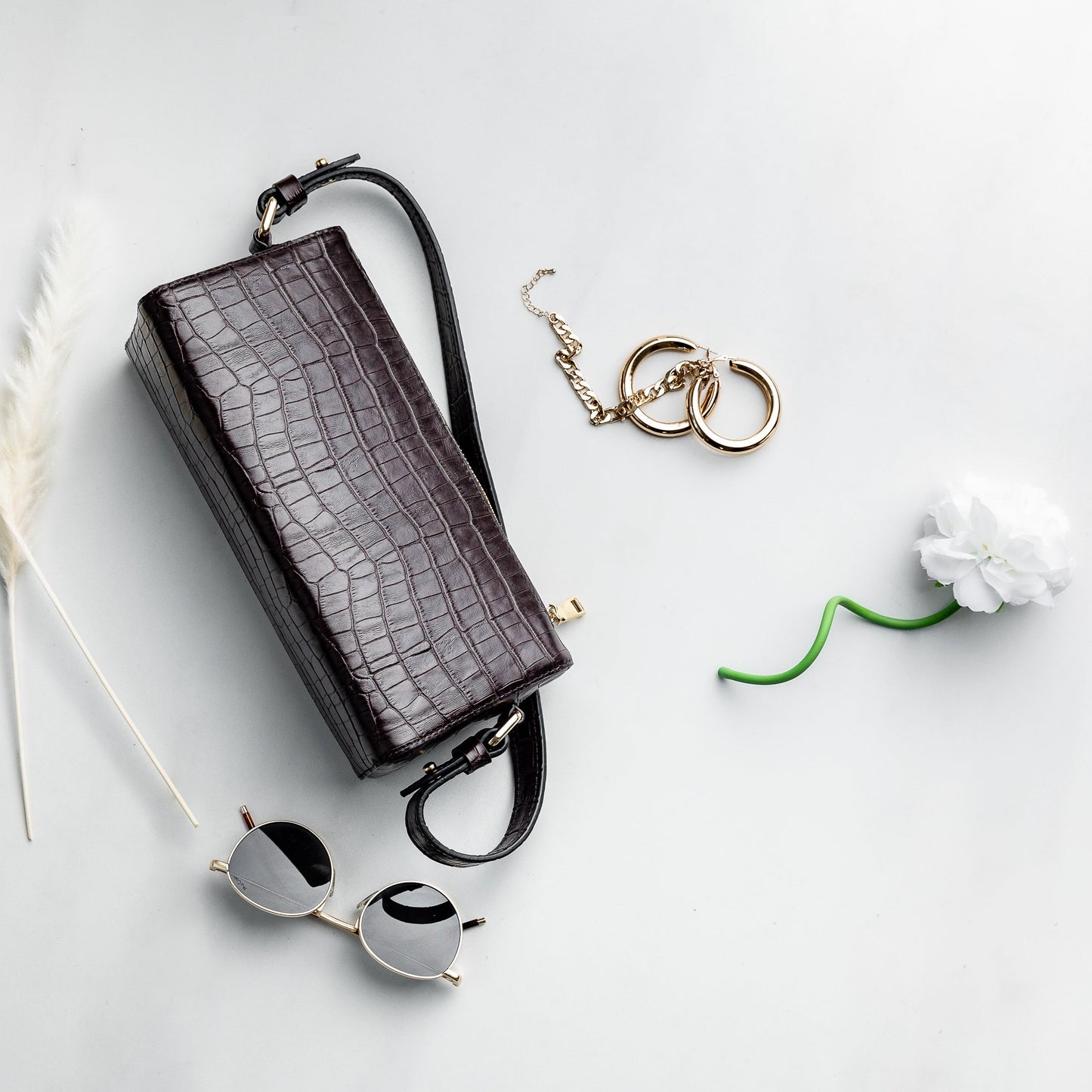 Cindy Shoulder Bag - Dark Brown.