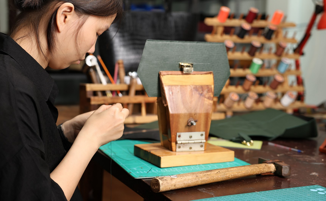 What to watch for when buying a leather bag online: part 3 the stitches